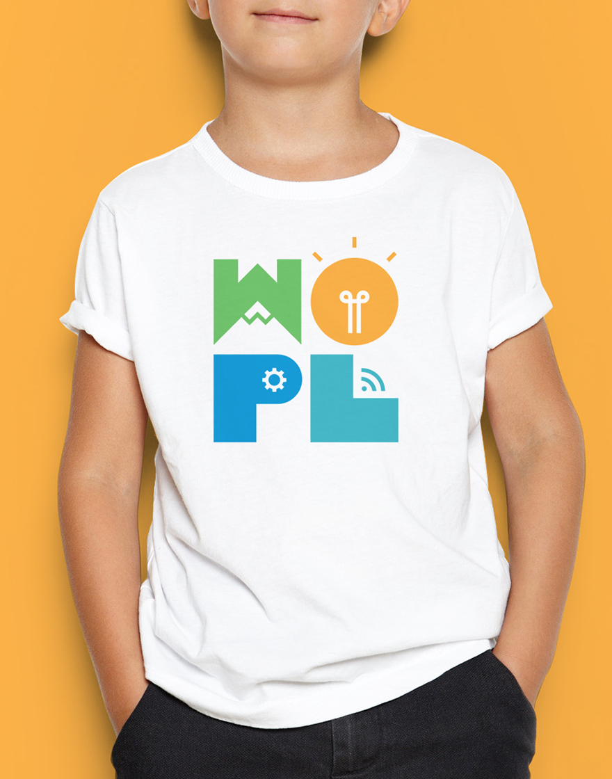 WOPL-Shirt A child wearing a white T-shirt with "WOPL" in colorful letters. Each letter features a symbol: a mountain, lightbulb, gear, and wifi signal. Bright orange background.
